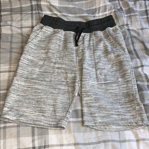 Men’s white and gray shorts